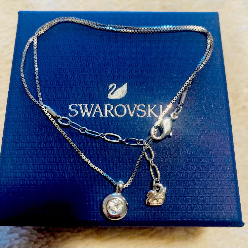 A beautiful Swarovski Sparkling Dance necklace
Round cut, White, Rhodium plated